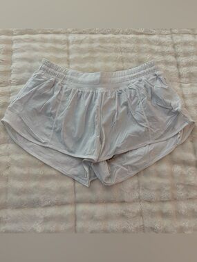 Lululemon Hotty Hot 2.5” shorts